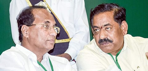Mayor Koneru Sreedhar (L) and Assembly Speaker Kodela Siva Prasada Rao (R) (Photo | R V K Rao)