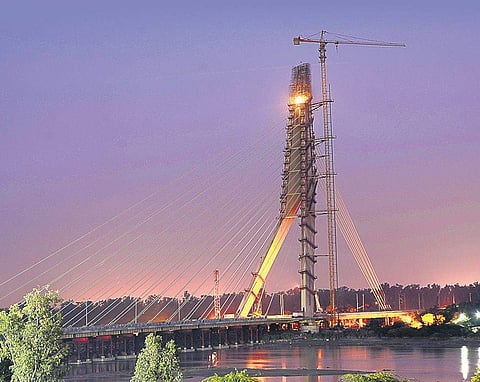 signature bridge,Construction 2007,Deadlines missed 2010, 2013 and 2016,Initial cost L400 crore