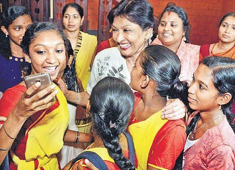 Dance students trying to take selfie with dancer and social activist Mallika Sarabhai at Guru Gopinath National Dance Museum in Thiruvananthapuram on Tuesday | Vincent Pulickal