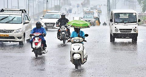 Motorists drive in the rain near Velachery on Thursday | ASHWIN PRASATH