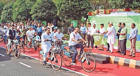 Chief Minister Naveen Patnaik flagging off ‘Mo Cycle’ rally at Airport Square