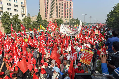 Kisan Mukti March moves towards central Delhi from Ramlila Maidan on friday | PTI