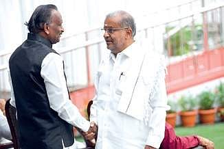 M T B Nagaraj (L) greeting minister G T Devegowda | Vinod Kumar T