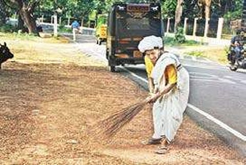 Paruamma cleaning the road Nicky Mathew