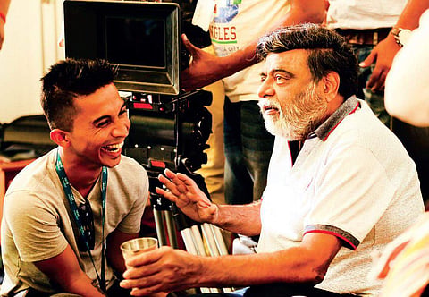 Director Gurudatha Ganiga and Ambareesh on the sets of Ambi Ning Vaisyatho.