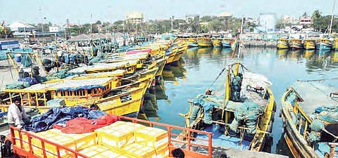 Pawan bats for ST status for fishermen, Vizag harbour remains closed