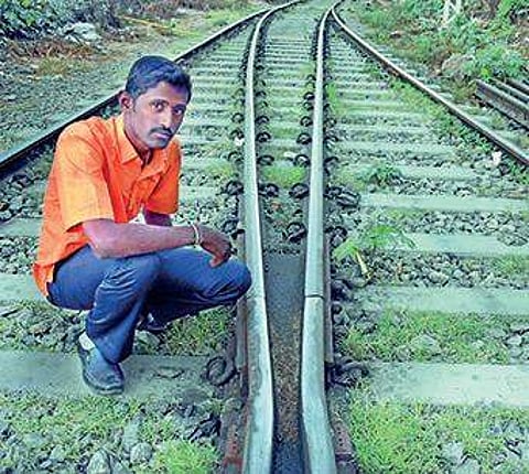 Track maintainer Anand Kumar from Hassan | jithendra m