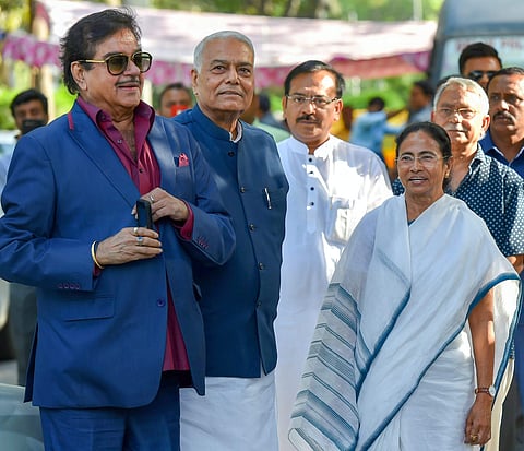 West Bengal CM Mamata Banerjee meets Kejriwal, gets backing of BJP rebels