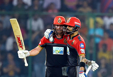 Royal Challengers Bangalore's AB de Villiers with captain Virat Kohli during an IPL 2018 cricket match. (File photo | PTI)