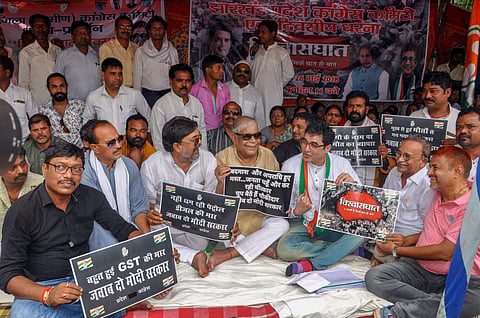 Congress activists stage ''Vishwasghat diwas' on the fourth anniversary of BJP's government at the Centre outside Raj Bhawan in Ranchi on Saturday. | PTI