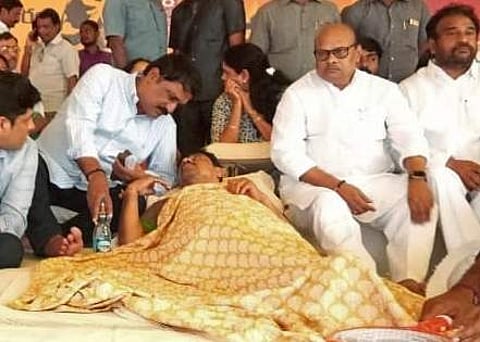 Ministers Yanamala Ramakrishnudu and Ganta Srinivasarao extending their support to the Rajya Sabha member CM Ramesh during his indefinite hunger strike for Kadapa steel plant( Photo | PTI)