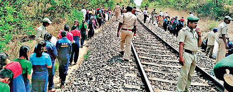 Schoolchildren and Khanapur Range forest officials during a cleanliness drive on the Londa-Miraj railway line;