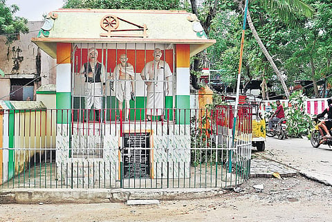 The shrine for Mahatma Gandhi, K Kamaraj, and Bharatiyar is maintained by the locals Nakshatra Krishnamoorthy, D Sampathkumar