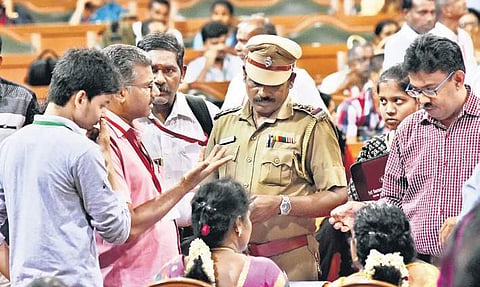 Police pacifying parents and students who entered into an arguments with selection committee officials over seat allocation on Sunday | Ashwin Prasath
