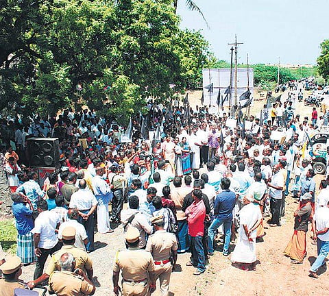 Fisherfolk stage protest in Cuddalore on Thursday | harish murali