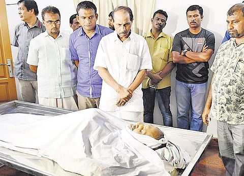 People offer their last respects to ghazal singer Umbayee in Mattanchery | Express