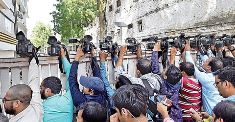 Mediapersons o1utside the CBI office in Lucknow on Friday after BJP MLA Kuldeep Singh Sengar was grilled in connection with the Unnao rape case (File | PTI)