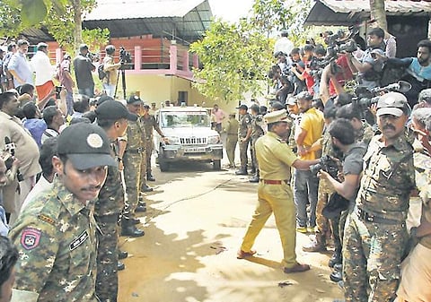 Police bringing Bishop Franco Mulakkal for collecting evidence at Kuravilangad convent in Kottayam | Vishnu prathap