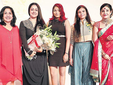 Tamil actress Jyotika Saravanan distributed gifts to the salon staff members Ashwin Prasath
