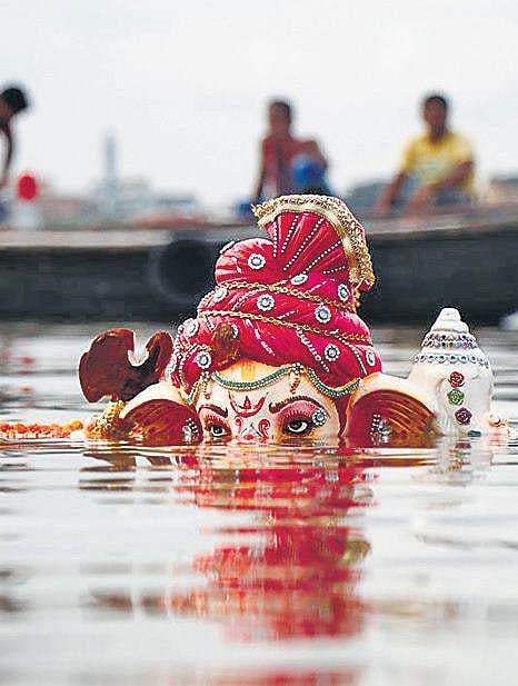 Waves of festivity