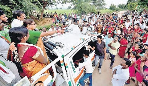 Huzurnagar Congress candidate Padmavathi during an election campaign at Ramakrishna thanda (File Photo |EPS)