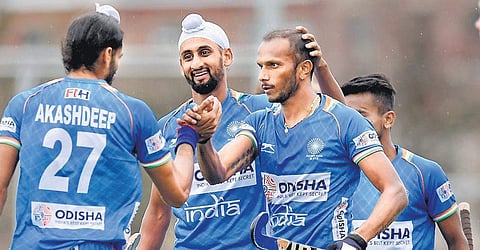 SV Sunil (right)