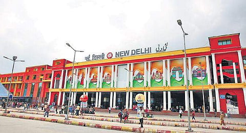 The New Delhi Railway station sees an average footfall of nearly 4 to 5 lakh passengers evey day. | ( Photo | Shekhar Yadav )