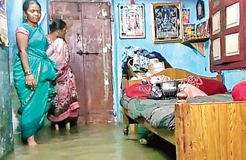 Floodwater enters the houses in Parvatipuram in Vizianagaram district | express