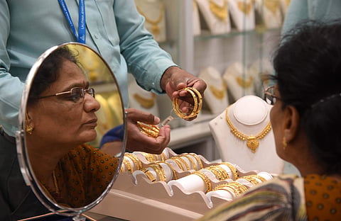 People buying gold for diwali in Chennai. (Photo | Satish Babu, EPS)