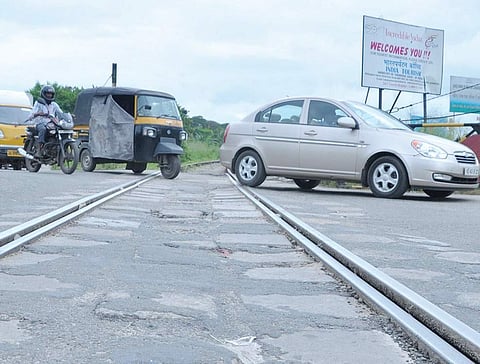 Vathuruthy railway crossing in Kochi | Express