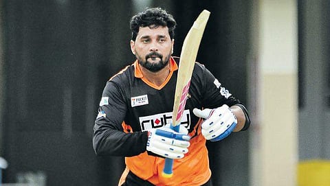 Murali Vijay | d Sampathkumar