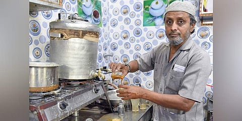 Syed Asif Bukhari, chaiwala and Independent candidate from Shivajinagar, has contested seven times, but has never won. (Photo | Nagaraja Gadekal, EPS)