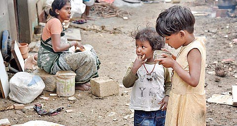 Kids have a meal served by Indira Canteen on Wednesday | nAGARAJA GADEKAL