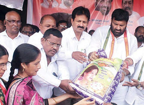 Congress leaders hand over rice bags to the TSRTC workers at Prashant Nagar bus station in Hyderabad on Wednesday | Sathya keerthi
