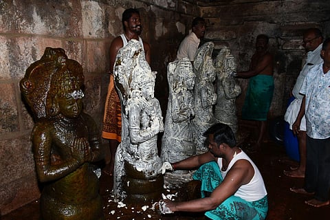 A total of 252 Sivalingams, 12 Vinayagar, eight Murugan and Saptha Kanni idols are to be cleaned. (Photo | EPS)