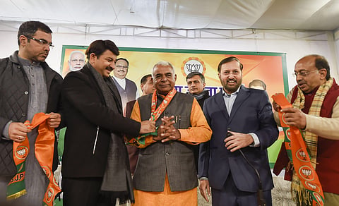 AAP leader Gugan Singh Ranga joins BJP in presence of senior Union minister Prakash Javadekar Delhi BJP President Manoj Tiwari and MPs Parvesh Verma and Vijay Goel in New Delhi Monday. (Photo | PTI)