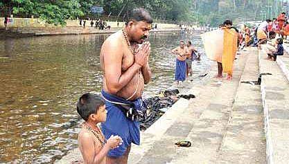 Pilgrims offering prayers near the Pampa river before proceeding to Sabarimala (File Photo | EPS, Shaji Vettipuram)