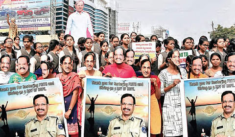 People wearing masks of Cyberabad Commissioner VC Sajjanar and KCR in Karimnagar on Friday, expressing their happiness over the encounter deaths in Hyderabad.