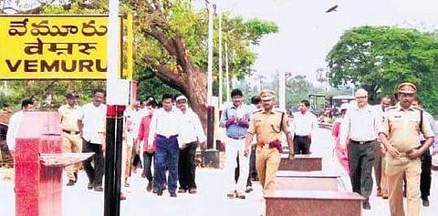 SCR GM Gajanan Mallya enquired with the officials about the safety aspects and procedures followed by gateman.