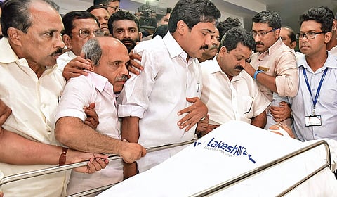 Jose K Mani along with UDF leaders paying homage to K M Mani when his body was kept at VPS Lakeshore Hospital on Tuesday | Albin Mathew