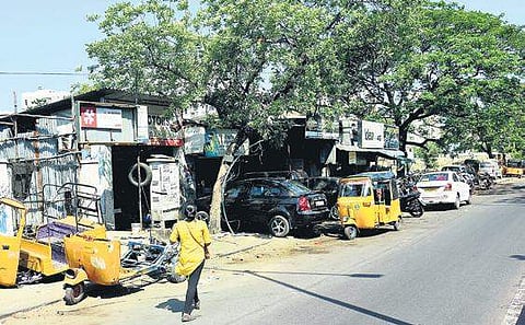 Seven automobile shops at Greams road continue to stand even though all 603 other houses in the area were razed down as part of Cooum river restoration project | Ashwin Prasath