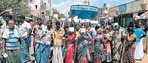 Residents of Moopatheru staging road blockade in Vallam on Thursday | Express