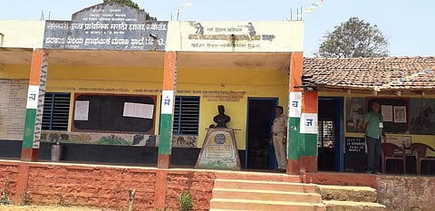 The view of polling booth at Gavali village which remain unvisited by voters all the day in Khanapur taluk on Tuesday. (Photo | ENS)