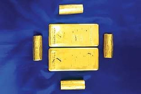 Customs officials foil attempts to smuggle gold