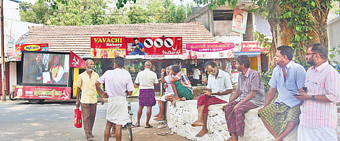 A group of villagers engaged in a heated political discussion at Aiyur near Perumbavoor | Albin Mathew