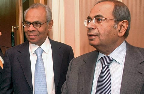 Srichand Hinduja (L) and Gopichand Hinduja