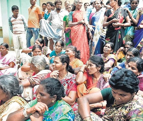 Relatives of accident victims stage a demonstration before the GGH in Kurnool on Sunday | Express