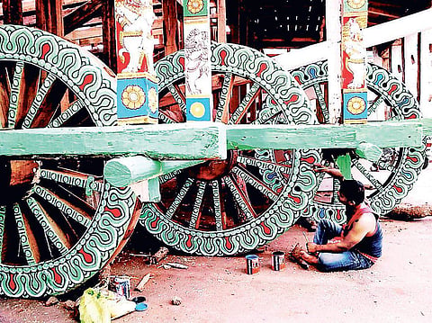 An artist painting a chariot ahead of Rath Yatra in Puri. (File Photo | EPS)