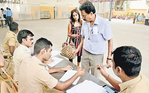 More victims of the IMA scam lodge complaints against managing director of the company Mansoor Khan, in Shivajinagar, Bengaluru, on Tuesday | Shriram BN
