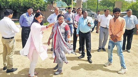 SDMC Mayor Sunita Kangra during a tour of Issapur ward on Tuesday (Photo | EPS)